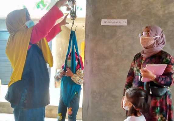 Kegiatan Posyandu Desa Kalibogor - Imunisasi & Pencegahan Stunting Pada Anak 